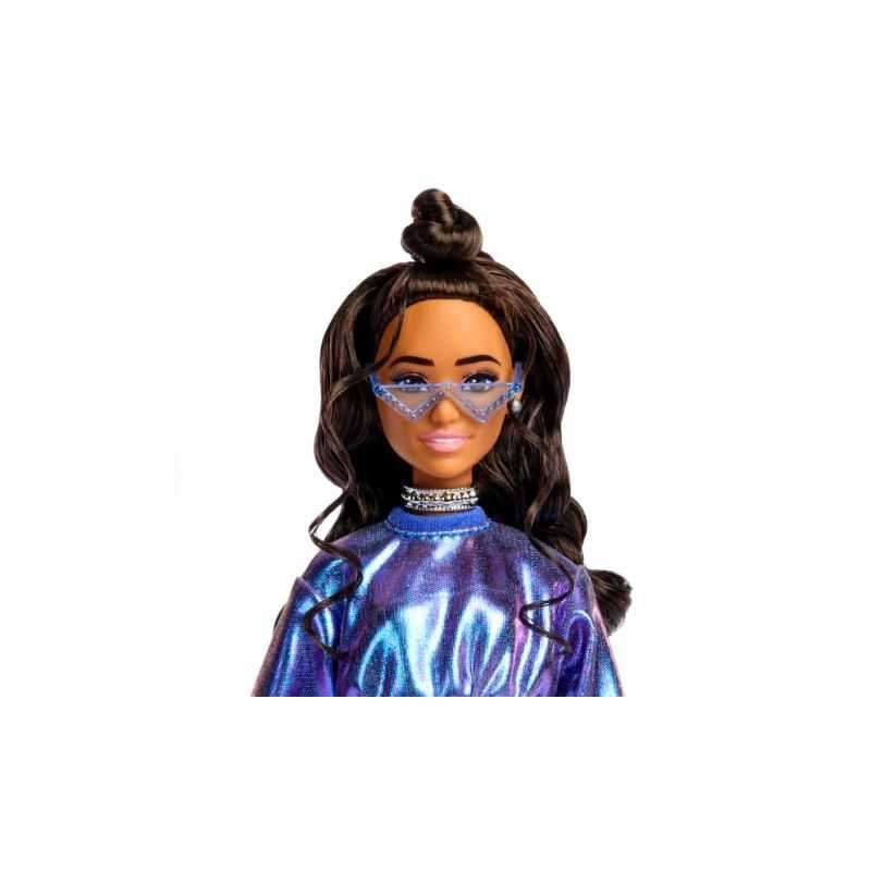 barbie deluxe metallic muÑeca con jersey azul (mattel - jfp42)