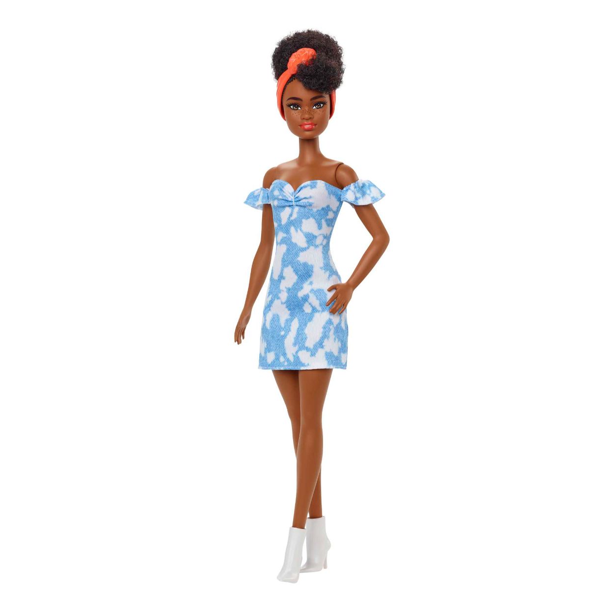 barbie fashionista vestido vaquero decolorado muñeca con pecas con pelo moreno rizado y banda en el pelo, juguete a la moda +3 a