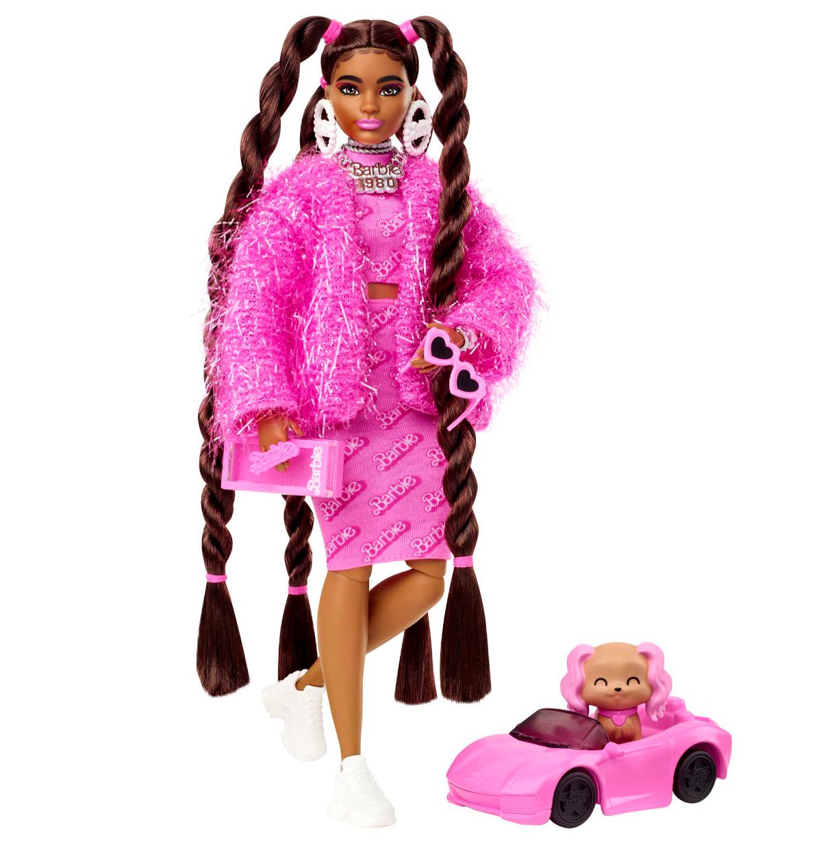 barbie extra traje logo barbie años 80 muñeca morena articulada con trenzas, accesorios de moda y mascota, juguete +3 años (matt